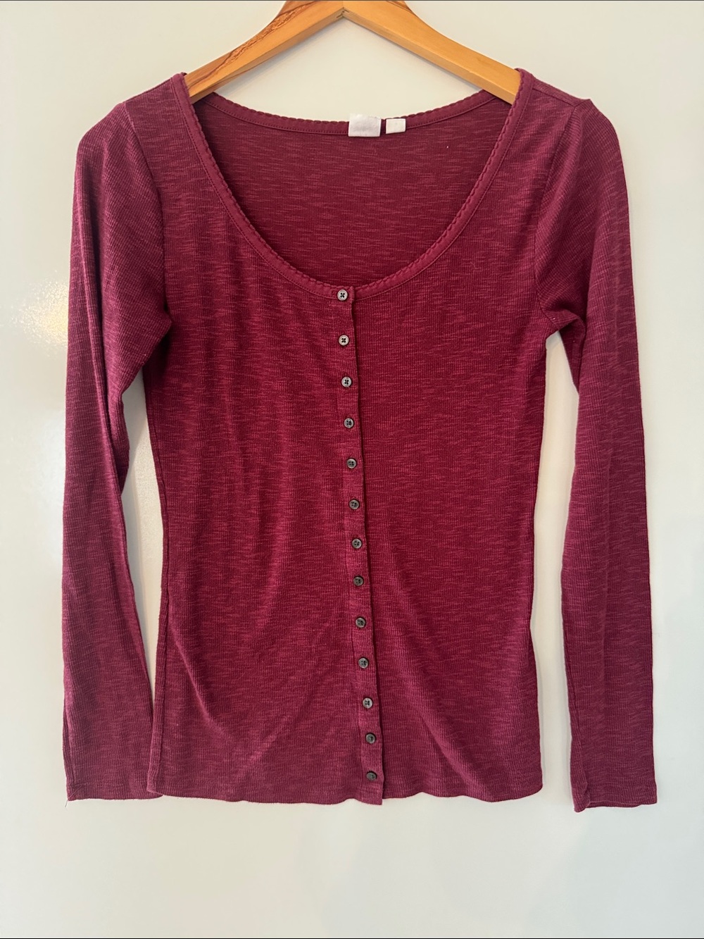 Gap Henley Top Women’s Small Long Sleeve Red Burgundy Button Front